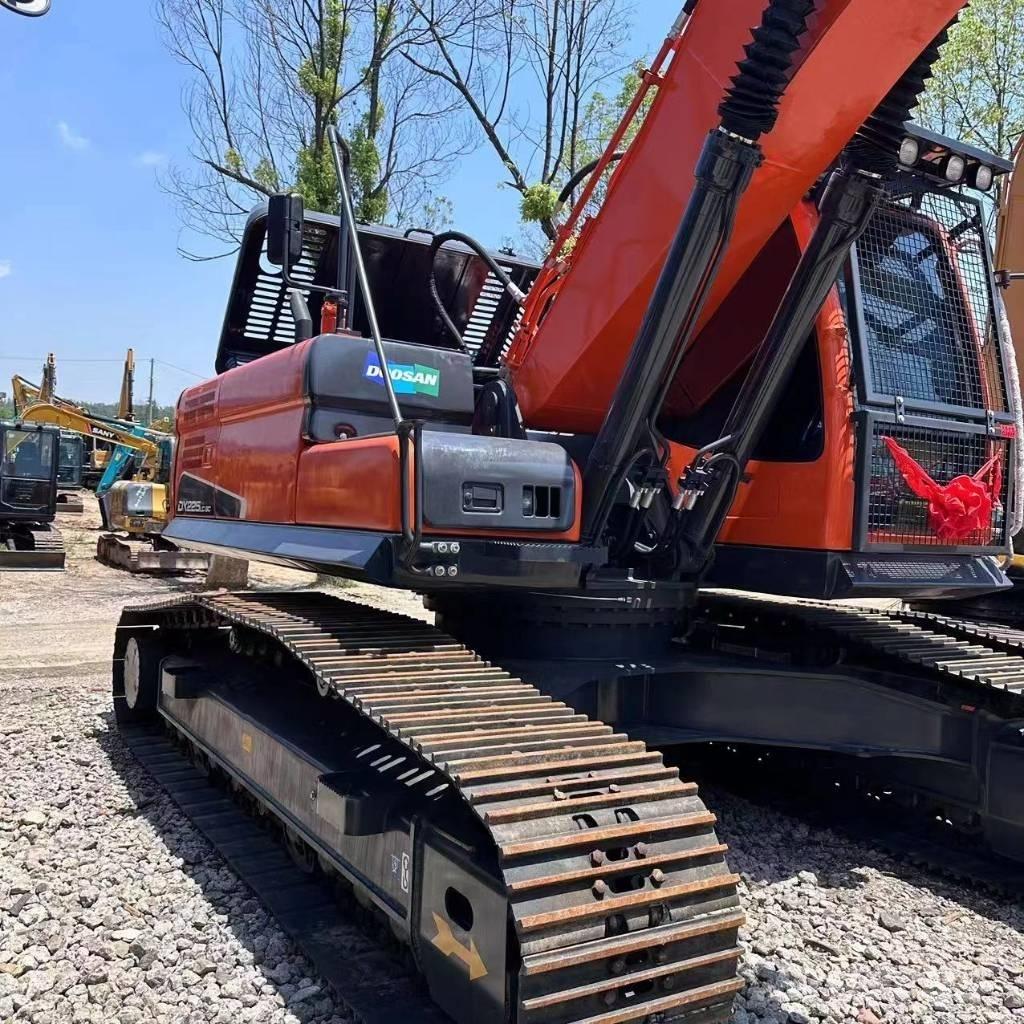 Doosan DX 225 LC Bageri gusjeničari