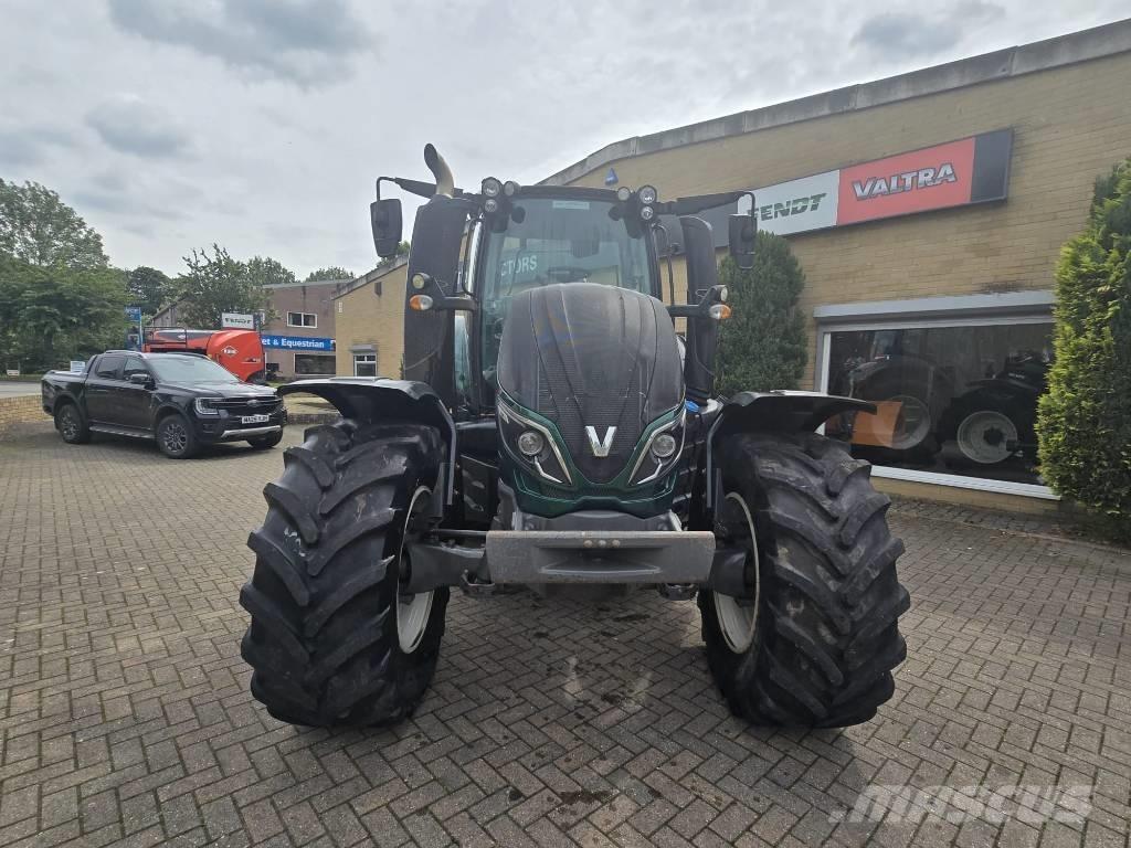 Valtra T 174 Traktori