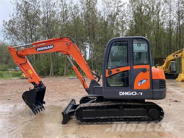 Doosan DH 140 Bageri na kotačima
