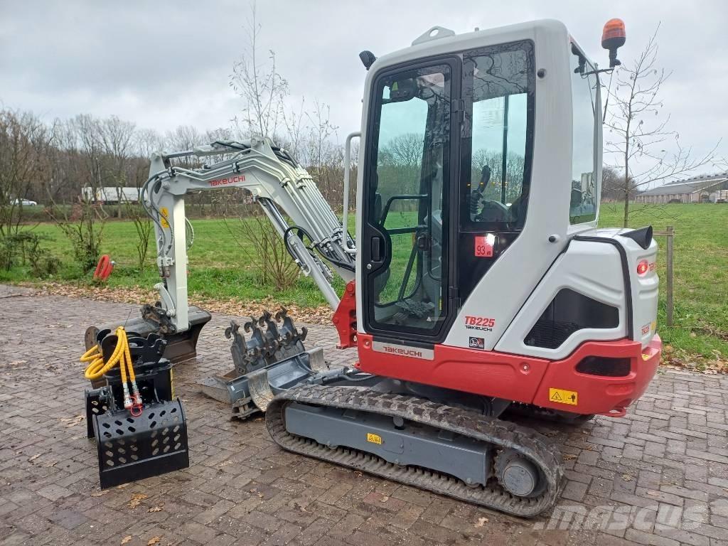 Takeuchi TB 225 Mini bageri <7t
