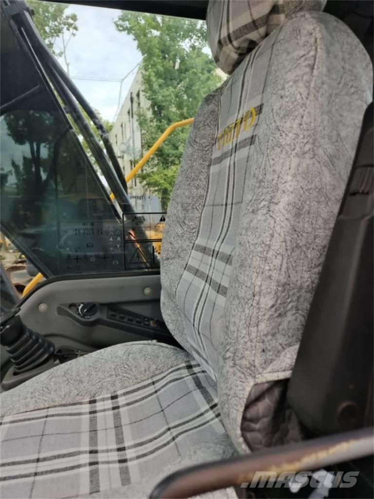 Volvo EC 140 B LC Bageri gusjeničari