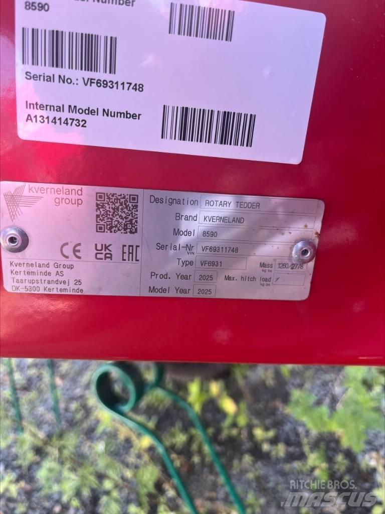 Kverneland 8590 Okretači i sakupljači sijena