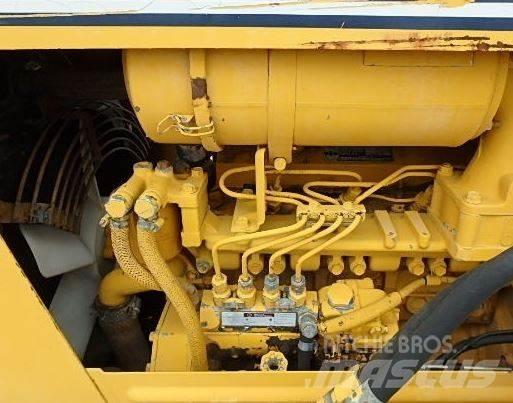 Komatsu D 20 A-6 Buldožeri gusjeničari