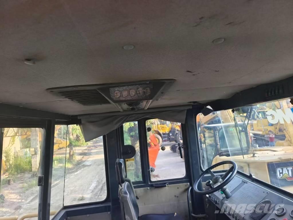 XCMG XP 263 Gumeni valjci na kotačima