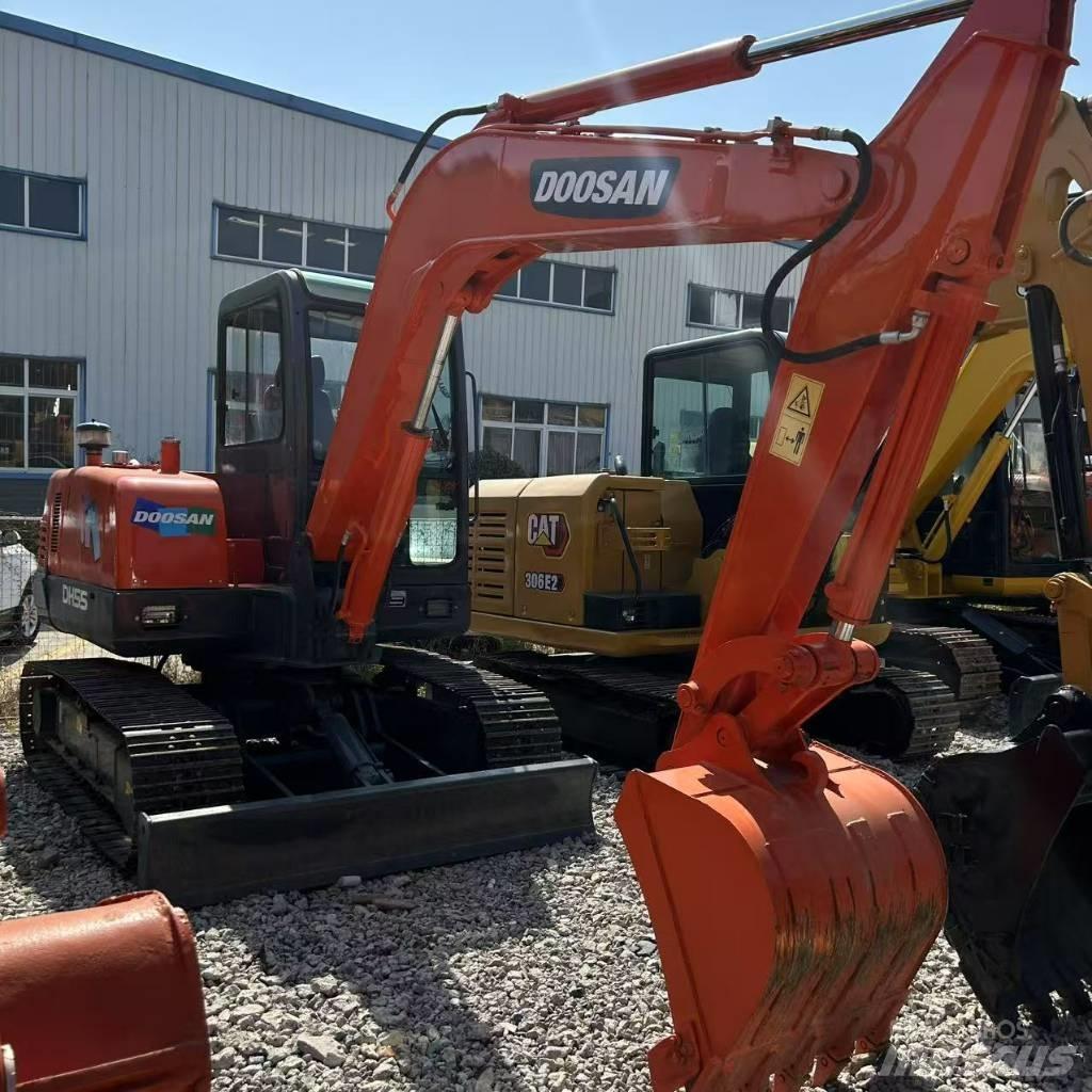 Doosan 55 Bageri gusjeničari