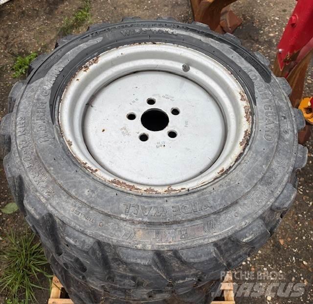  Set BKT 27x8.50-15 Gume, kotači i naplatci