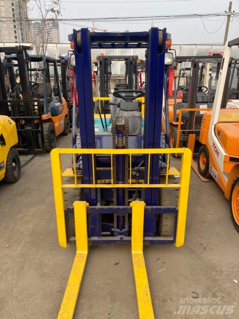 Komatsu FD25 Dizelski viličari