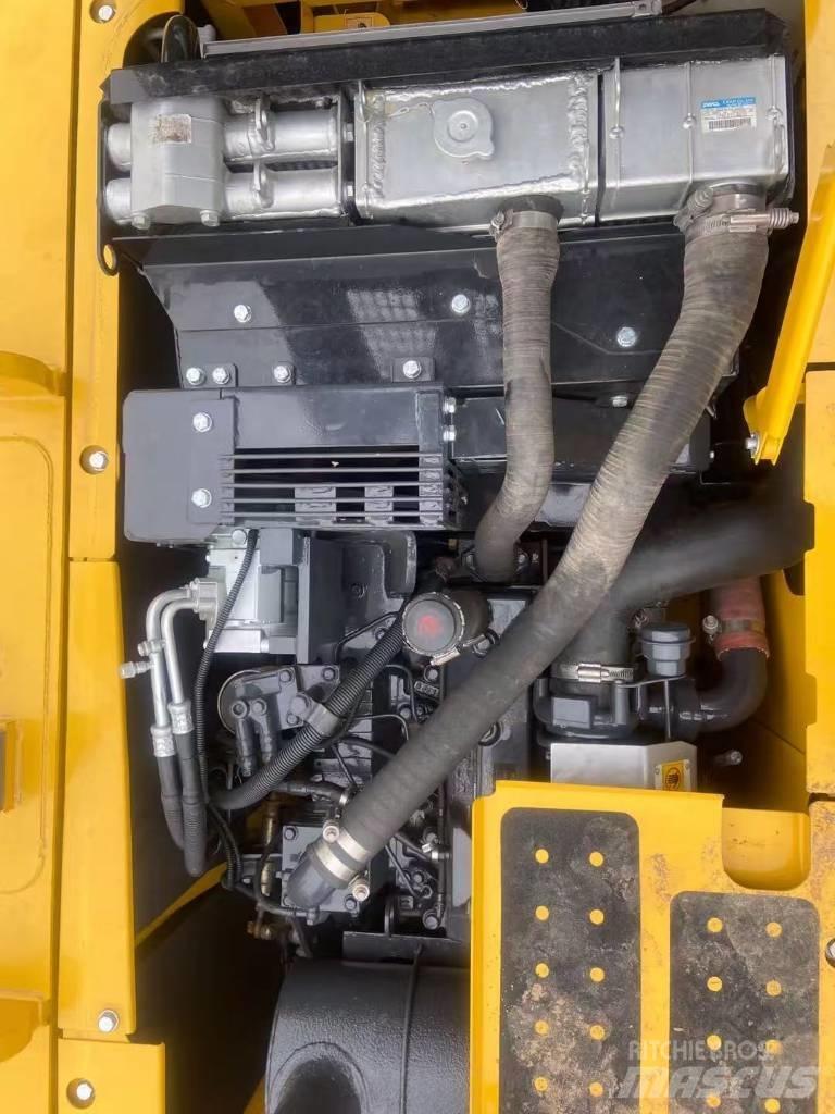 Komatsu PC 130 Bageri gusjeničari