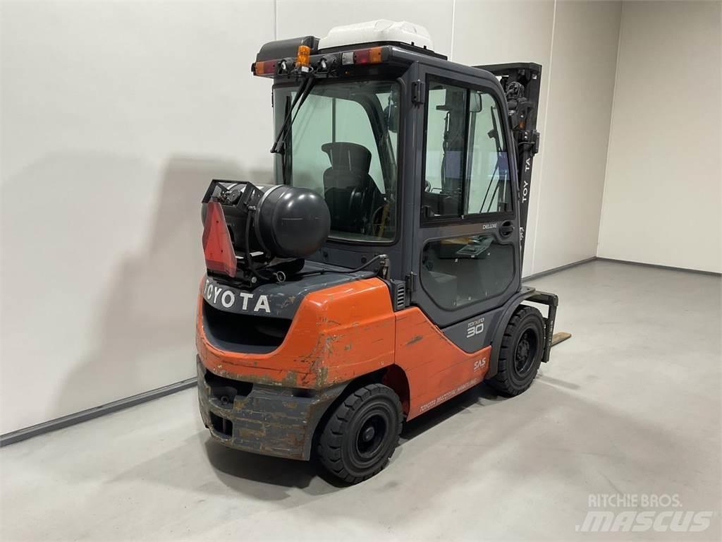 Toyota 02-8FGF30 Plinski viličari
