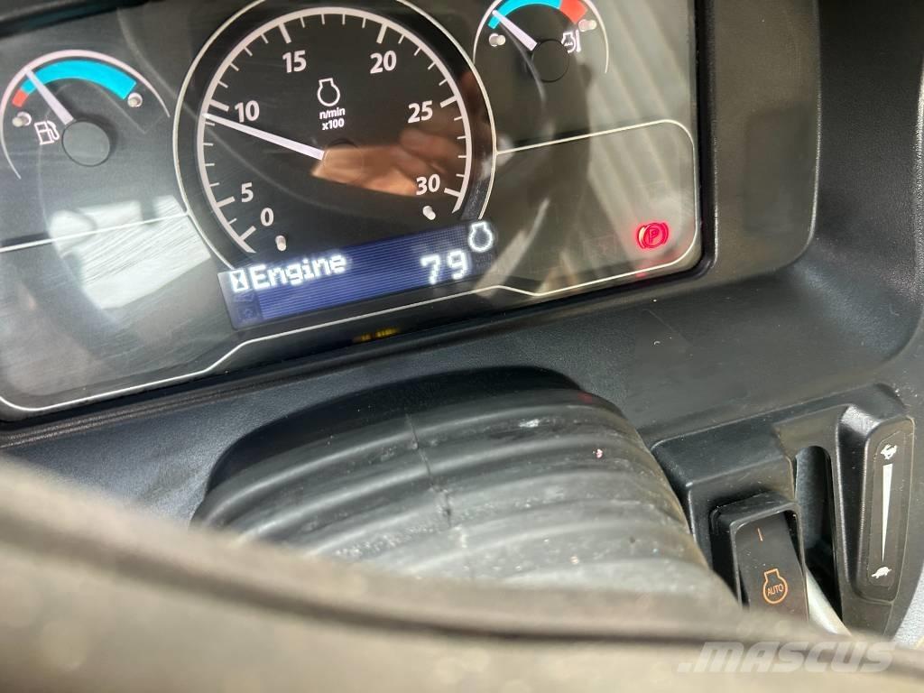 John Deere 2038R Kompaktni (mali) traktori