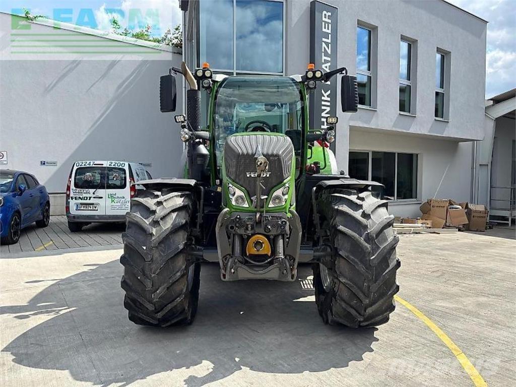 Fendt 724 vario Traktori