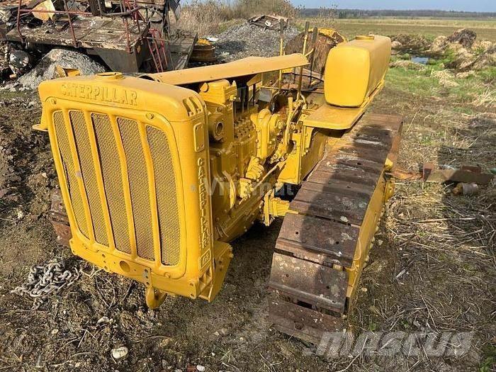 CAT D2 - Buldožeri gusjeničari