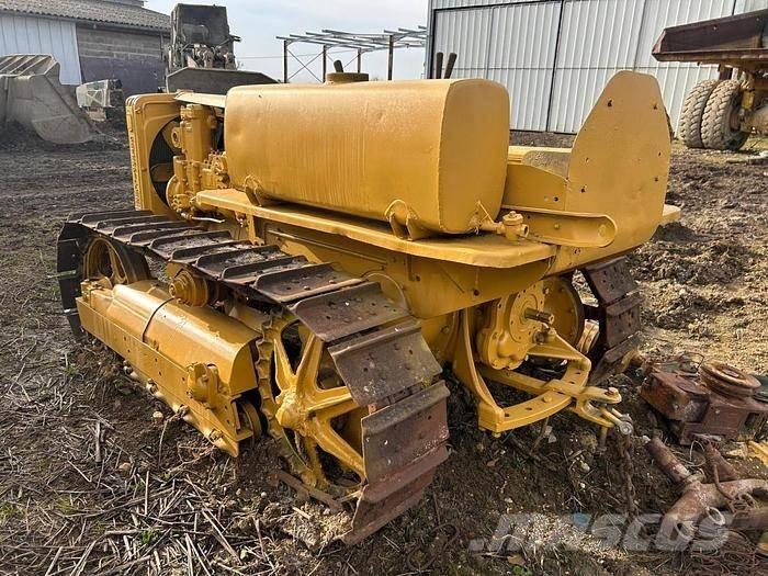 CAT D2 - Buldožeri gusjeničari