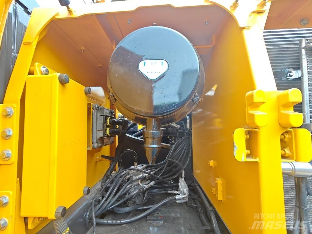 Volvo EC 250 D L Bageri gusjeničari