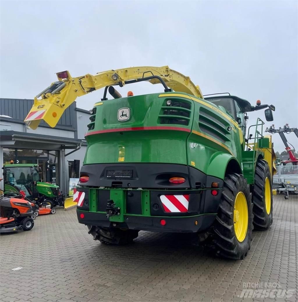 John Deere 8400 i Strojevi za krmu na vlastiti pogon