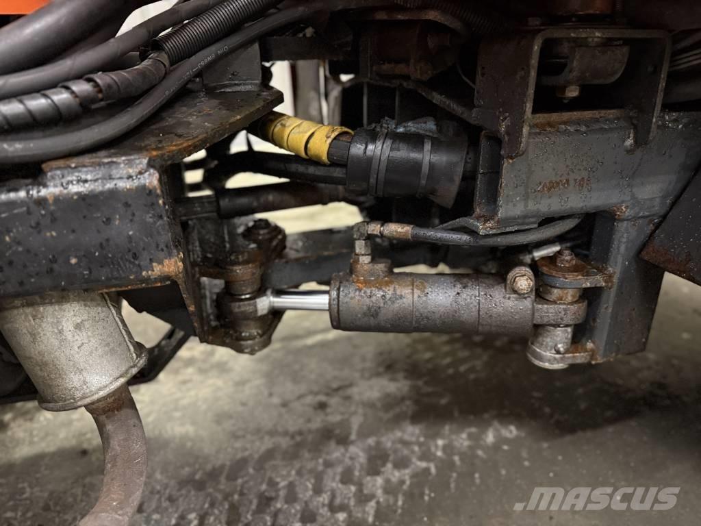 Holder C 240 Pomoćni strojevi