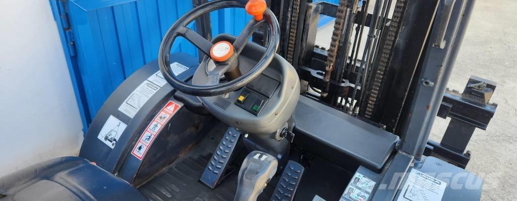Ausa C 200 H X4 Terenski viličar