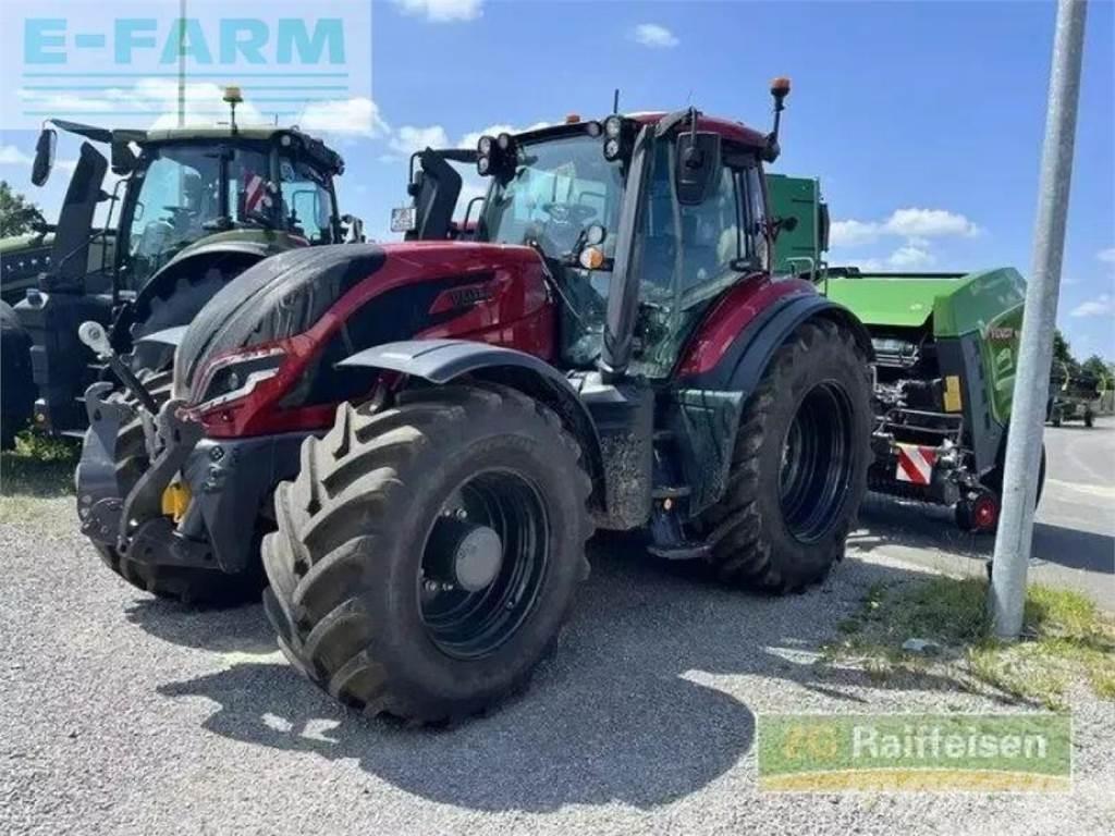 Valtra t 235 Traktori