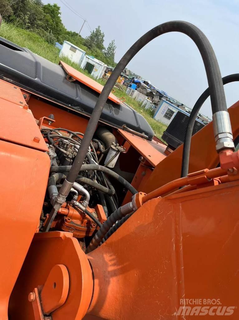 Doosan DH 300 Bageri gusjeničari