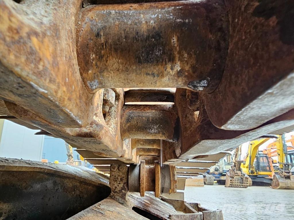 Komatsu HB215LC-2 Bageri gusjeničari