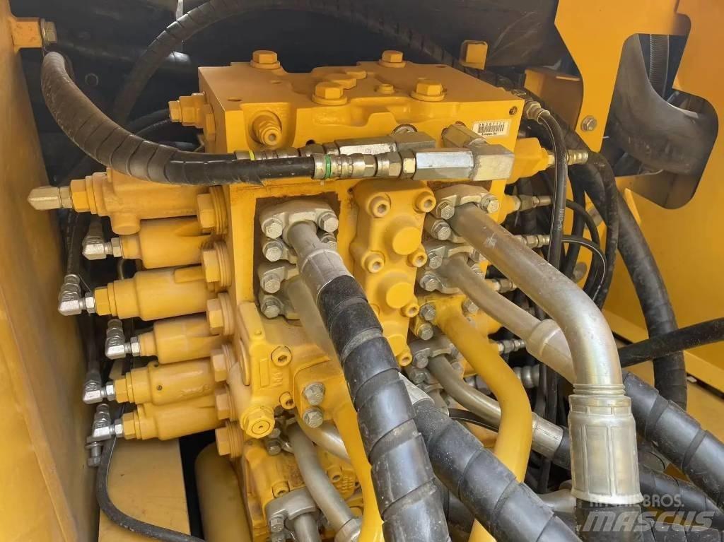Komatsu PC200-8 Bageri gusjeničari