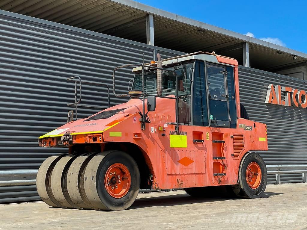 Ammann AP 240 Gumeni valjci na kotačima