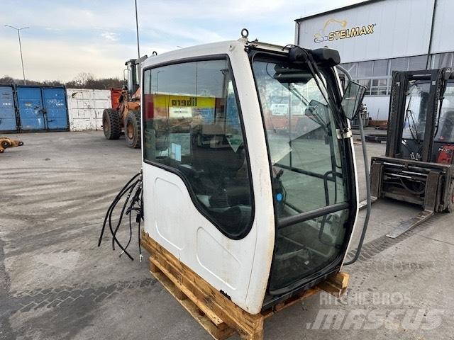 Liebherr R 317 CAB Kabine i unutrašnjost