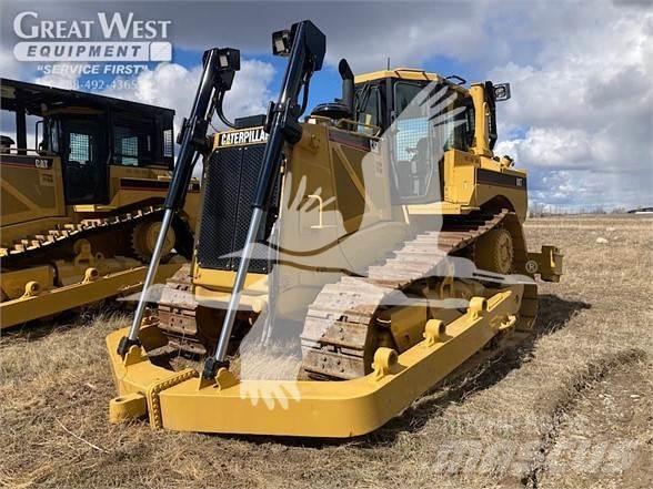 CAT D8T Buldožeri gusjeničari