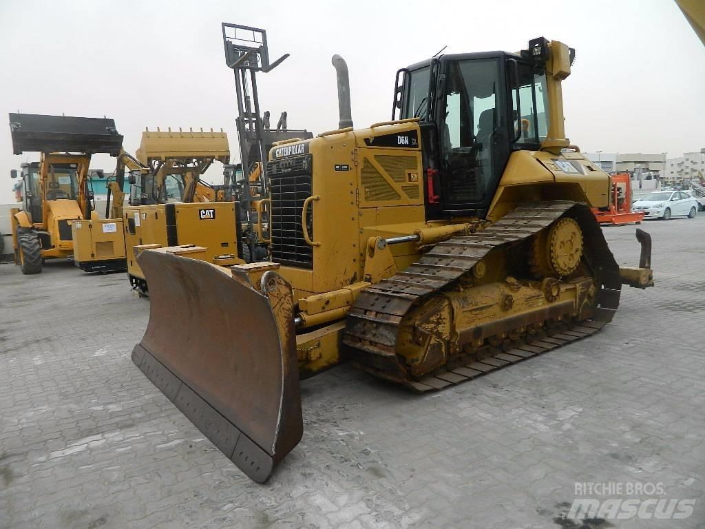 CAT D 6 N XL Buldožeri gusjeničari