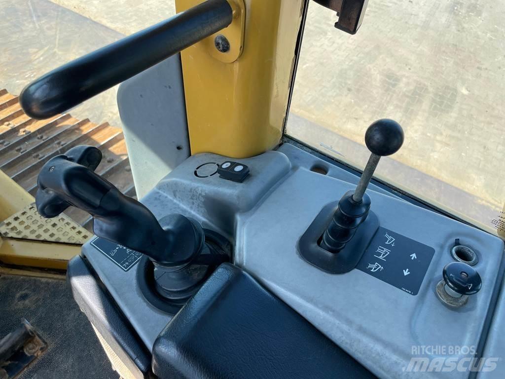 CAT D6N XL Buldožeri gusjeničari