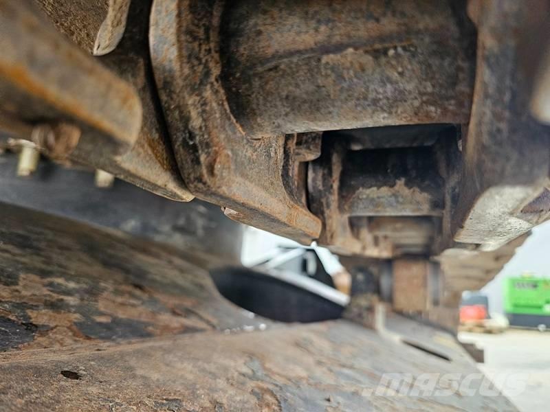 Hitachi ZX 135 US-6 Bageri gusjeničari