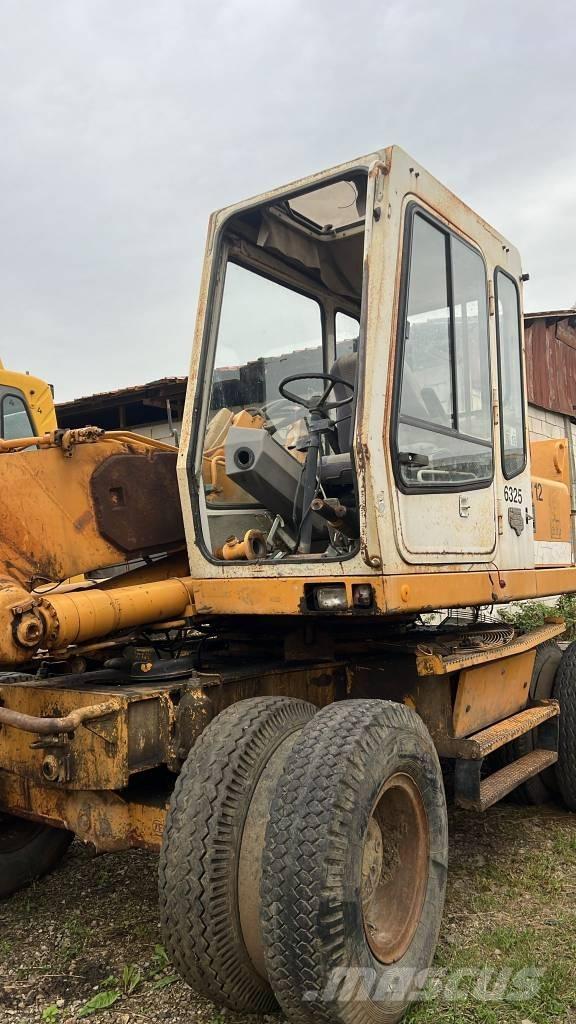 Liebherr 912 Kabine i unutrašnjost