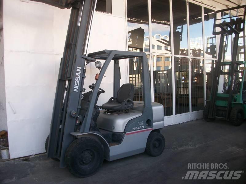 Nissan PL02A25 Plinski viličari