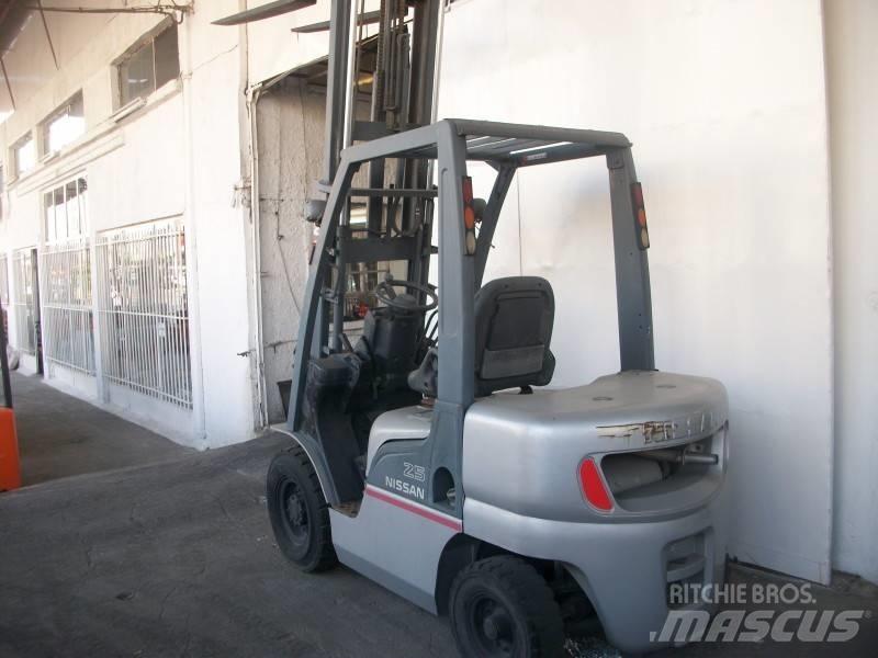 Nissan PL02A25 Plinski viličari