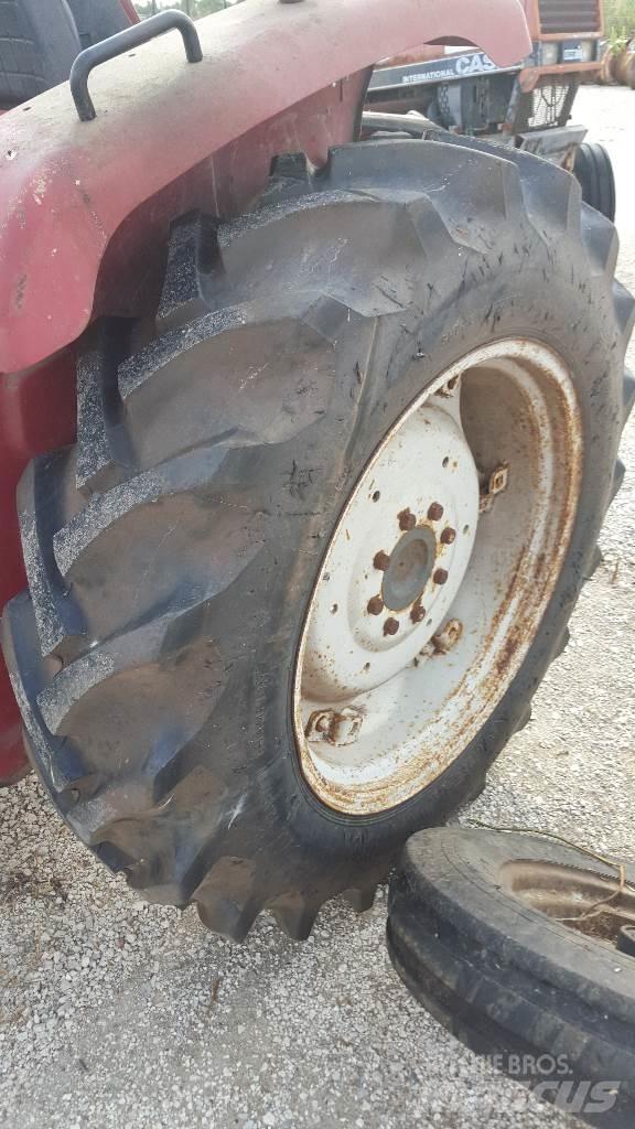  Pneus 12.4-28 Gume, kotači i naplatci