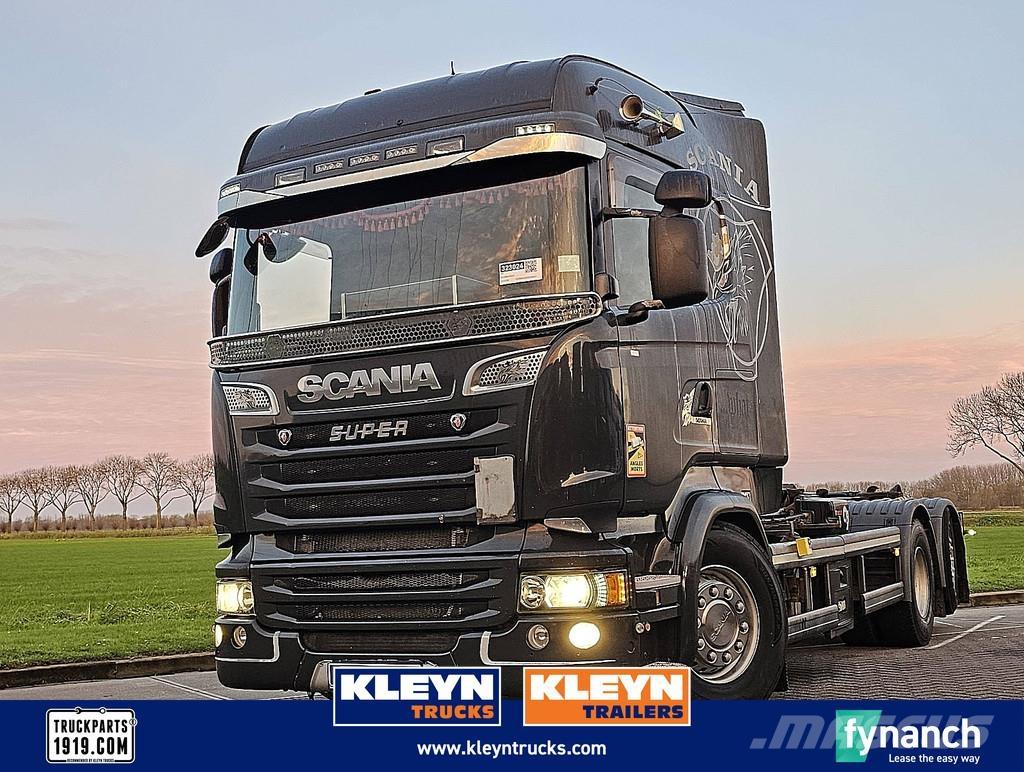 Scania R520 6x2*4 Rol kiper kamioni s kukama za dizanje
