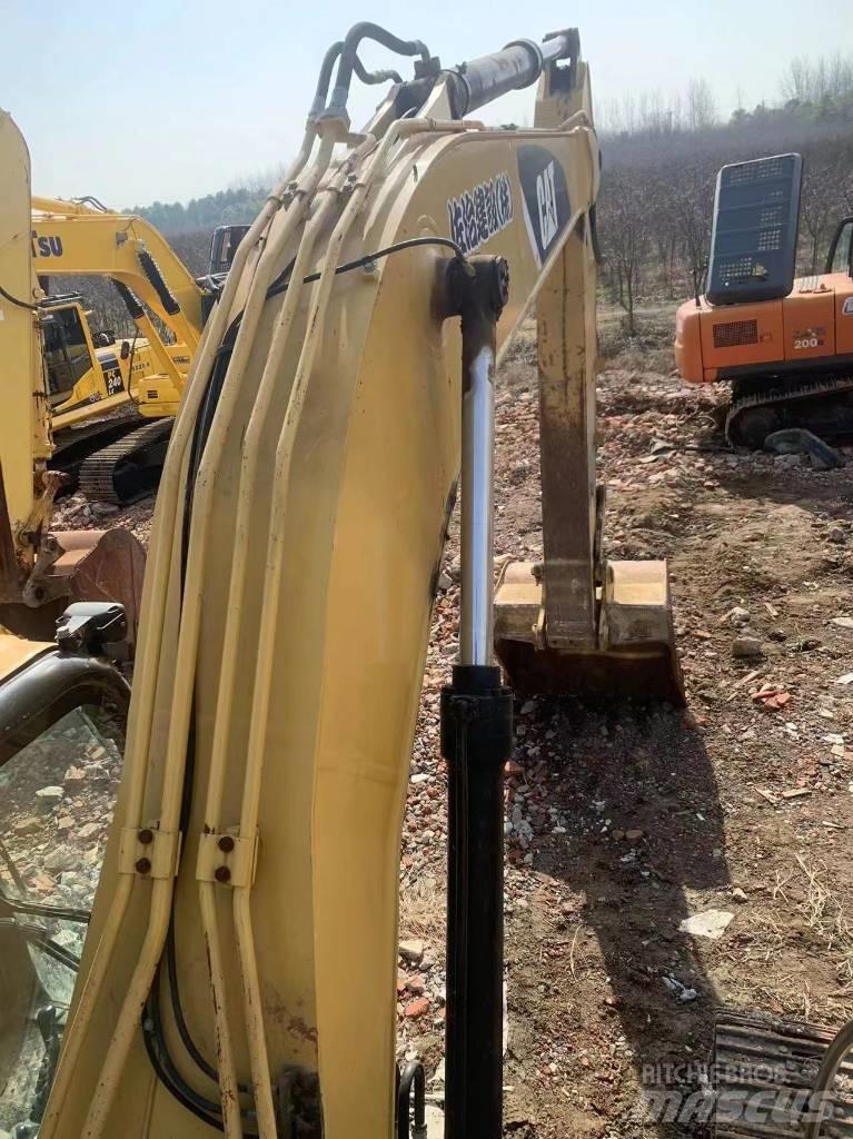 CAT 323D2 Bageri gusjeničari