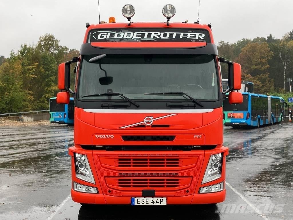 Volvo FM Rol kiper kamioni s kukama za dizanje