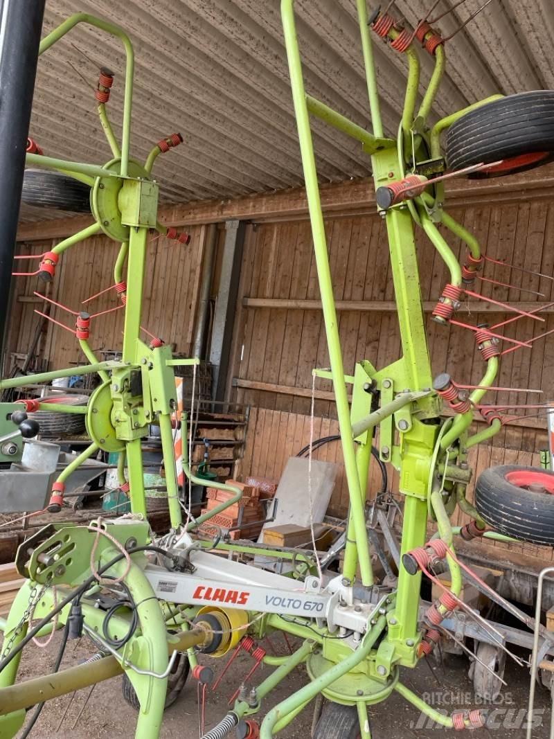 CLAAS Volto 670 Okretači i sakupljači sijena