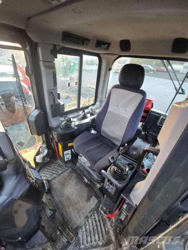 Komatsu D65 pxi Buldožeri gusjeničari