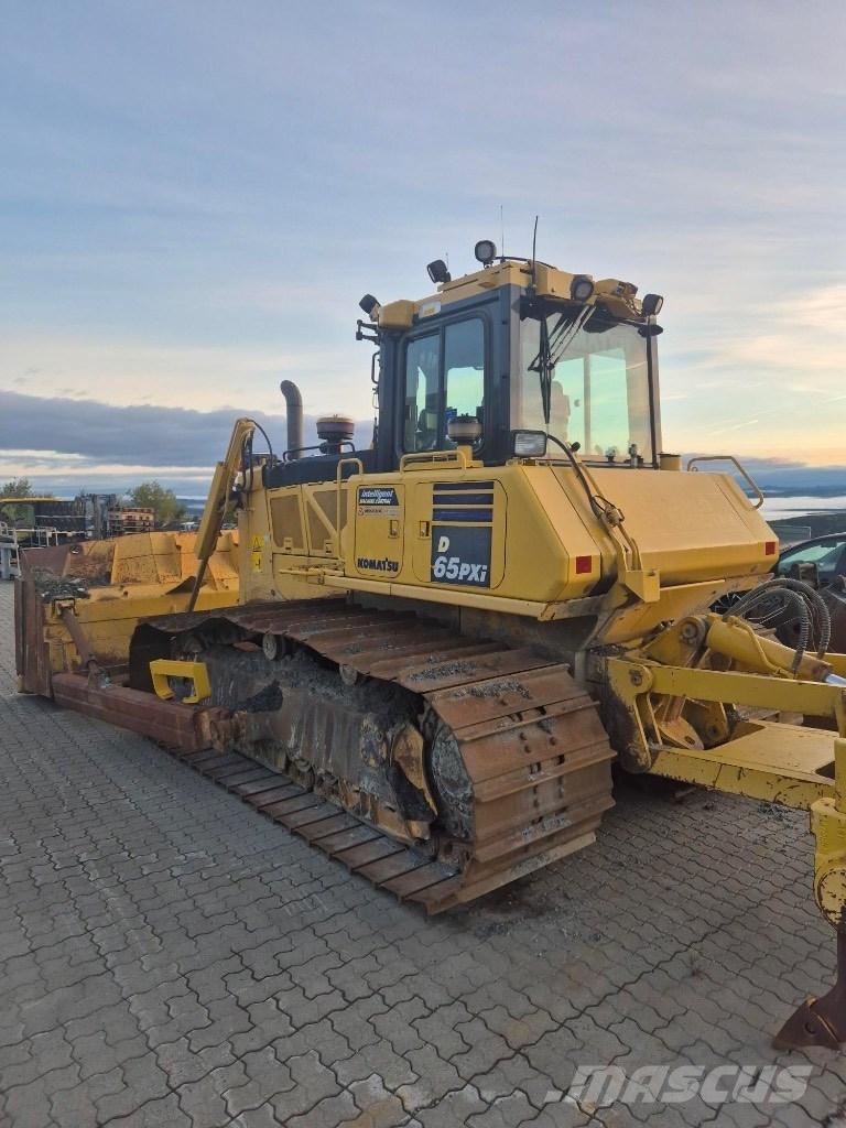 Komatsu D65 pxi Buldožeri gusjeničari