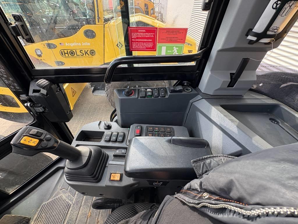 CAT 906 Utovarivači na kotačima