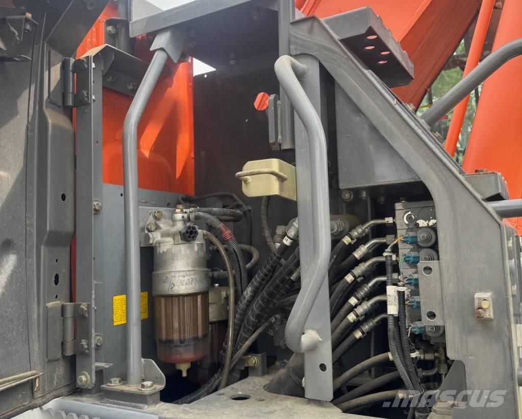 Hitachi ZX 220 W-3 Bageri na kotačima
