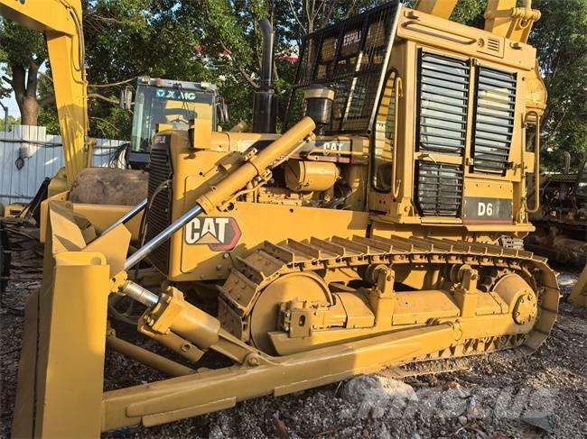 CAT D 6 D Buldožeri gusjeničari