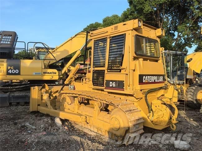 CAT D 6 D Buldožeri gusjeničari