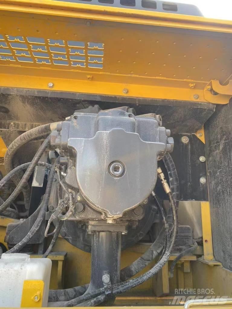 Komatsu 450LC-8 Bageri gusjeničari