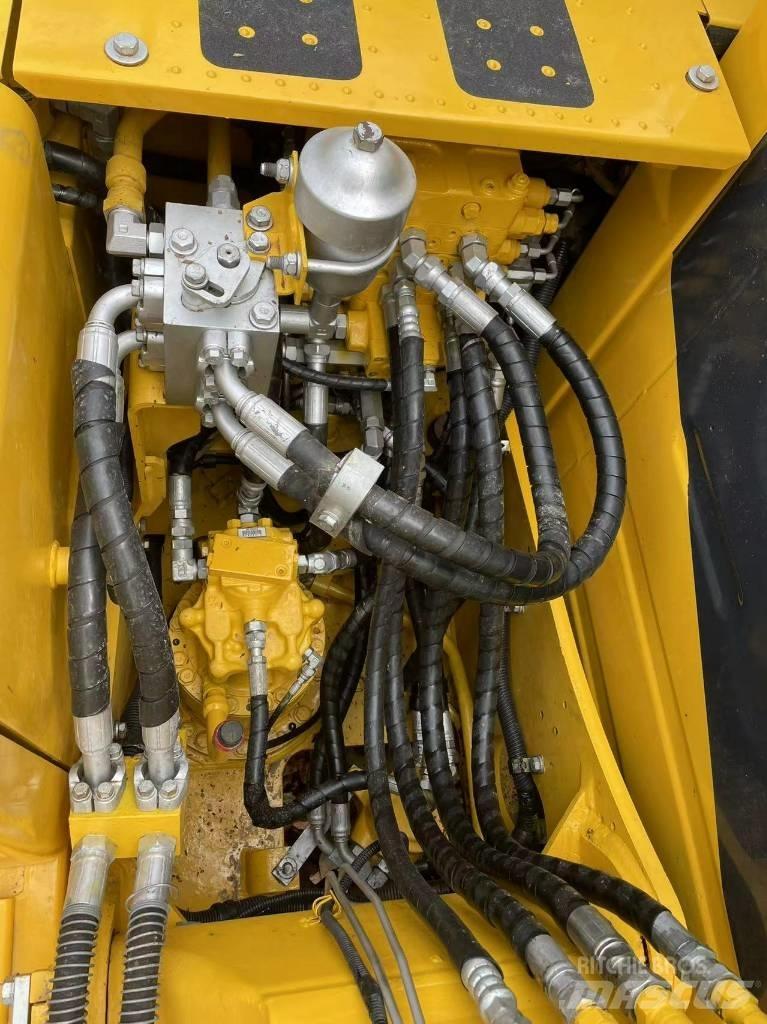 Komatsu 120-8 Bageri gusjeničari