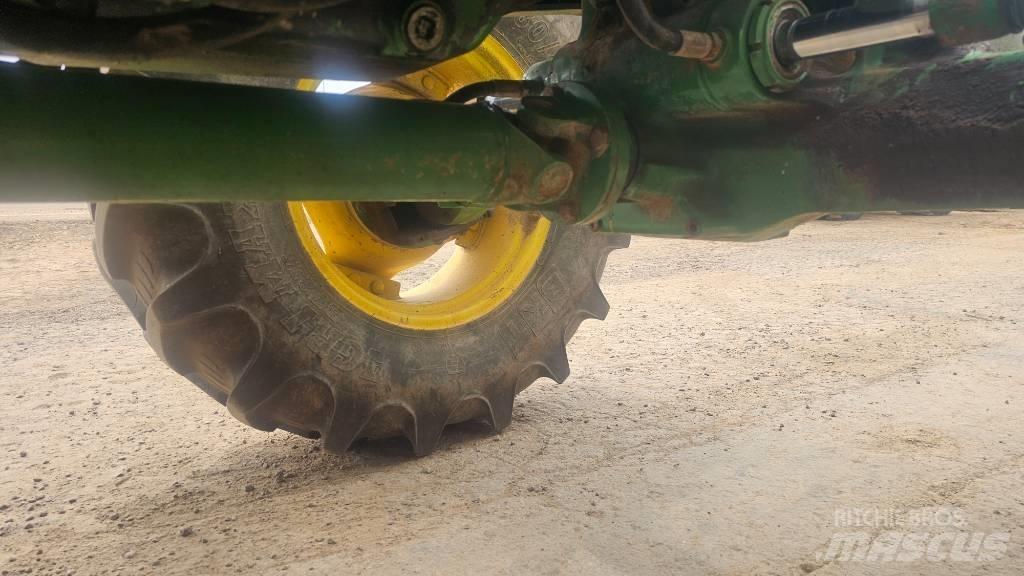 John Deere 6210 Traktori