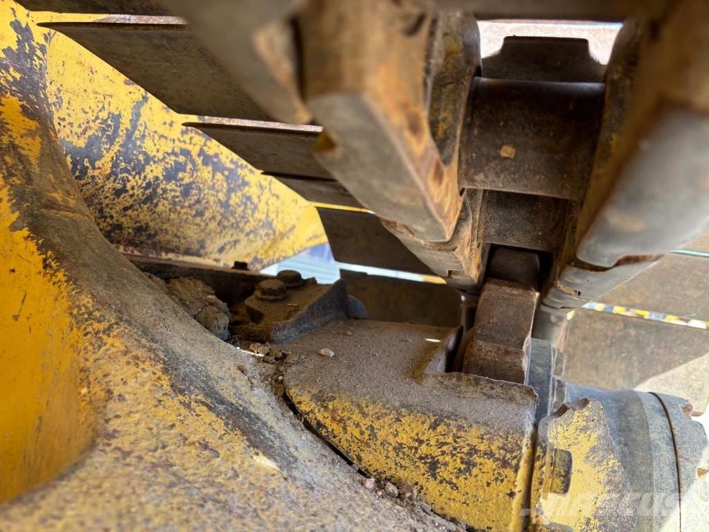 Komatsu D37 PX-23 Buldožeri gusjeničari