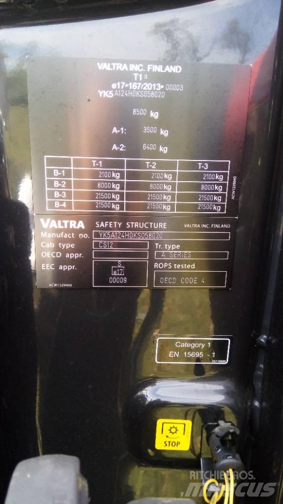 Valtra A 124 Traktori